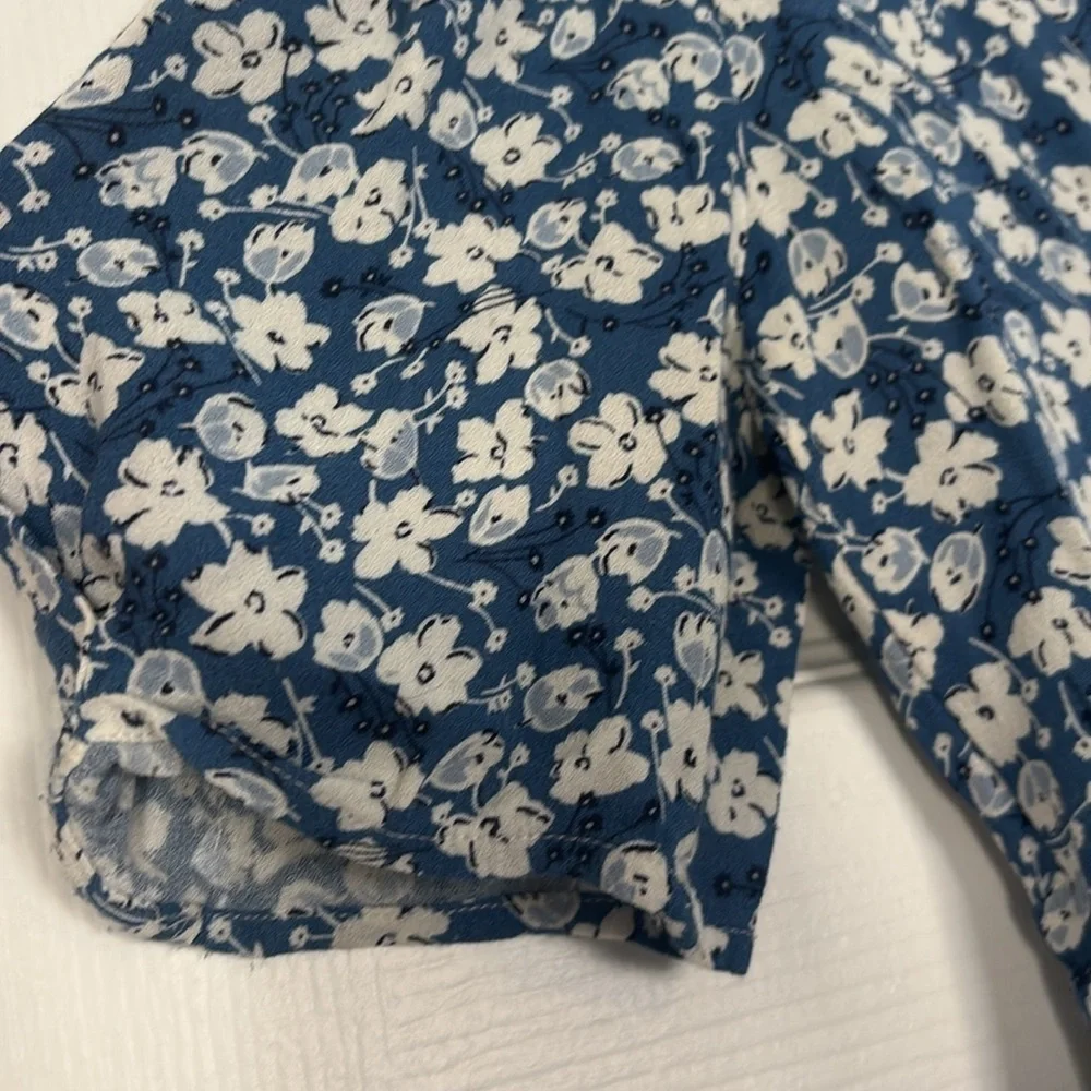 Blue Floral V-Neck Puff Sleeve Top - Women